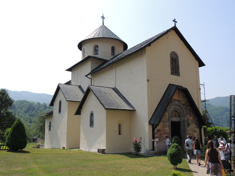 Соборная церковь Успения Богоматери - главный храм монастыря Морача