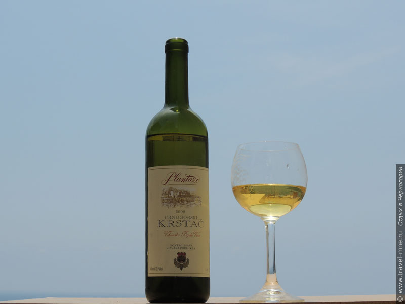 Белое вино "Крстач" производится из винограда, который растет только в Черногории