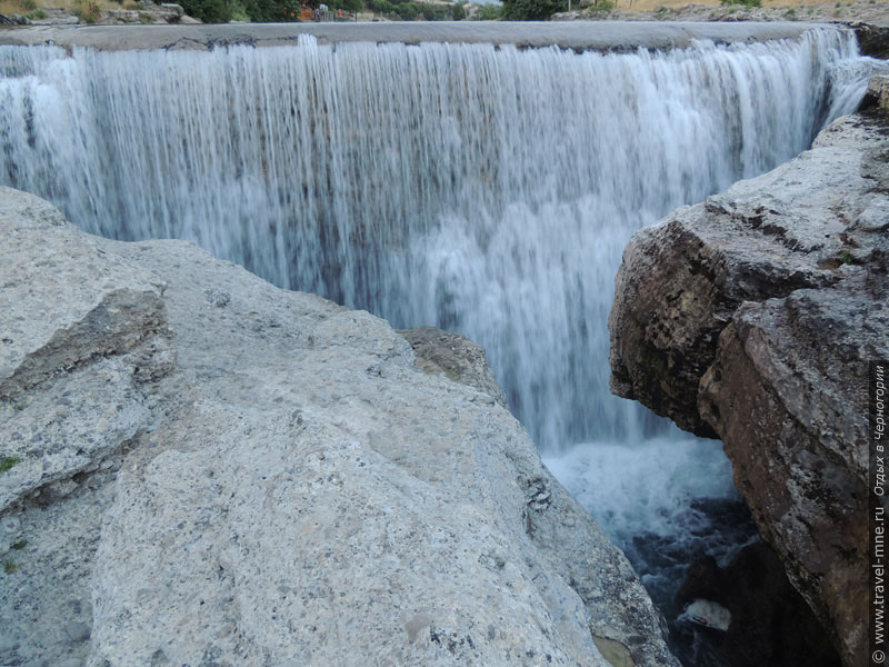 Водопад Ниагара занимает всю ширину реки Циевна
