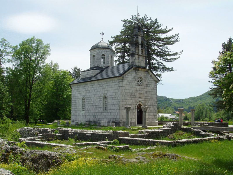 Дворцовая церковь построена на развалинах старого Цетинского монастыря