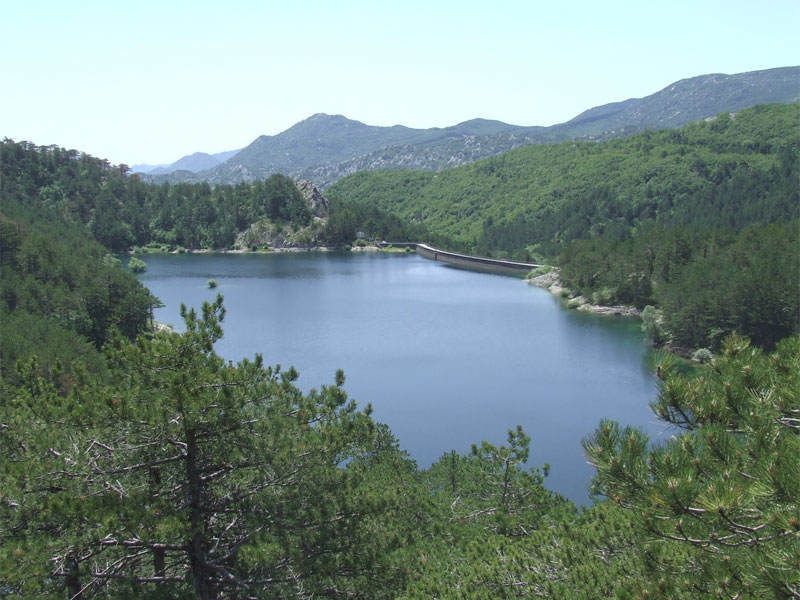 Граховское озеро - результат сооружения на реке искусственной плотины