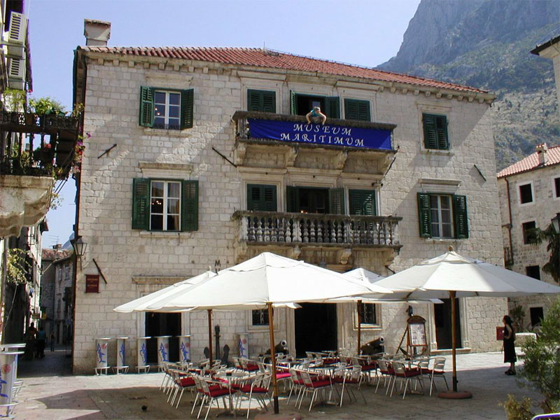В здании дворца Гргурина сегодня размещается Морской музей Черногории