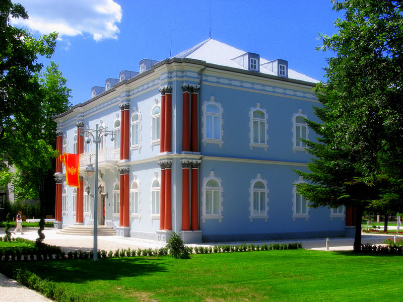 Голубой дворец - резиденция президента Черногории