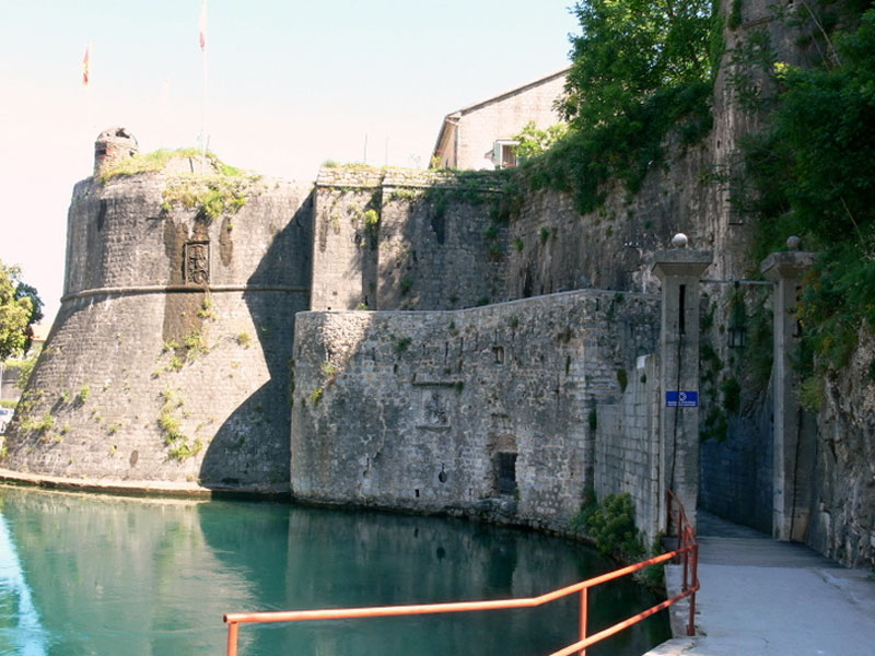 Ворота Гурдич единственные в Старом Которе оснащены подъемным мостом