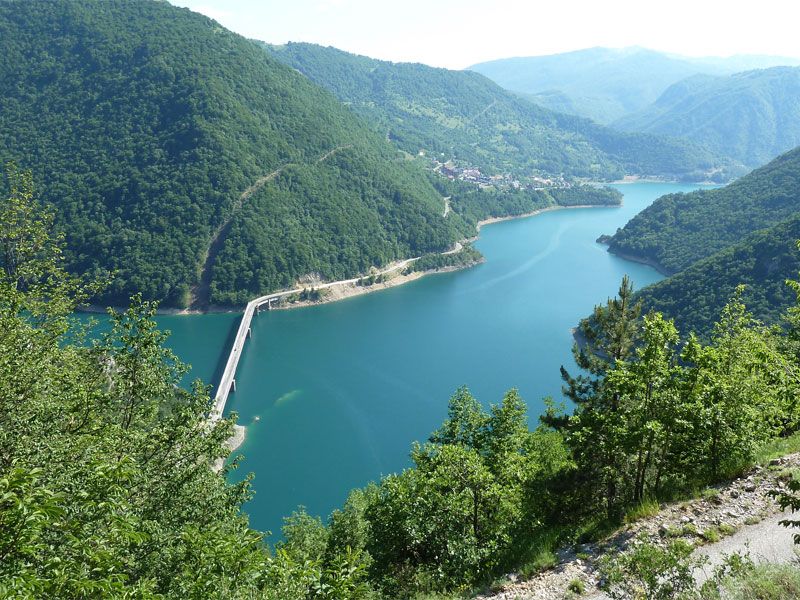 Пивское водохранилище - крупнейший резервуар с чистейшей пресной водой в Черногории