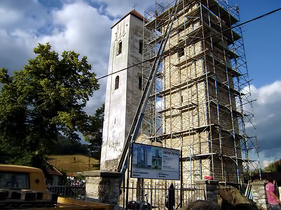 Церковь Святых Петра и Павла в момент восстановления второй башни