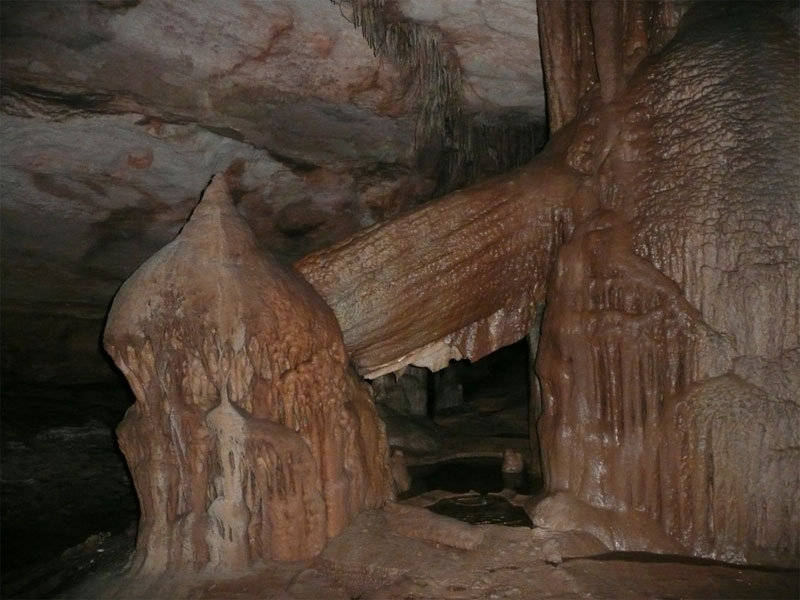 Многие наросты в пещере Грбочица имеют довольно необычную форму