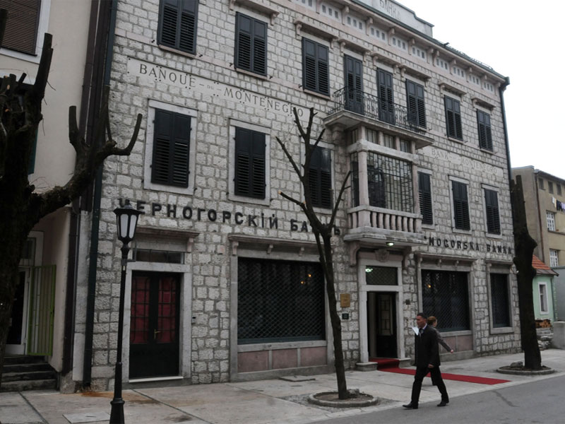 Музей денег интересен и своим зданием Черногорского банка - ценным памятником архитектуры
